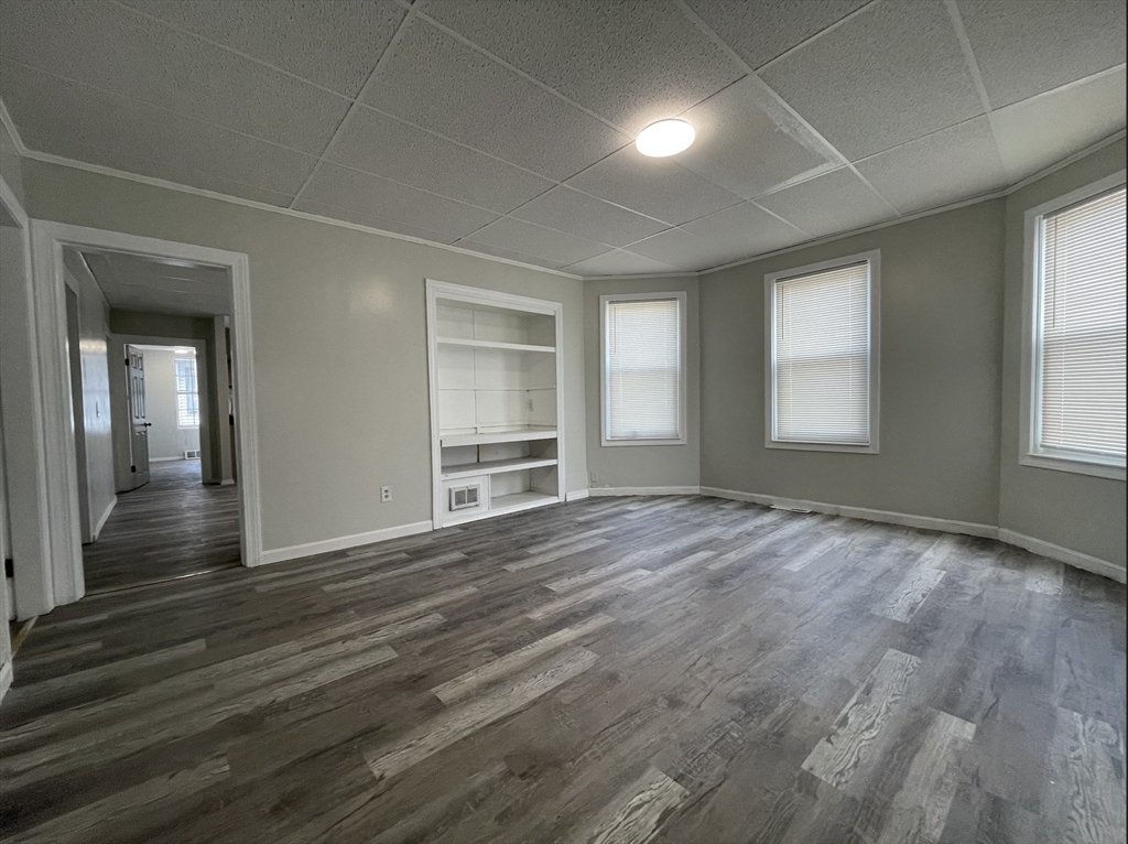 3 bed, 1 bath apartment for rent at 22 Douglas St Unit 1, Worcester — photo 2 of 13