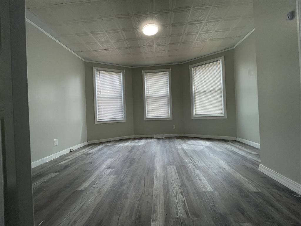3 bed, 1 bath apartment for rent at 22 Douglas St Unit 1, Worcester — photo 3 of 13