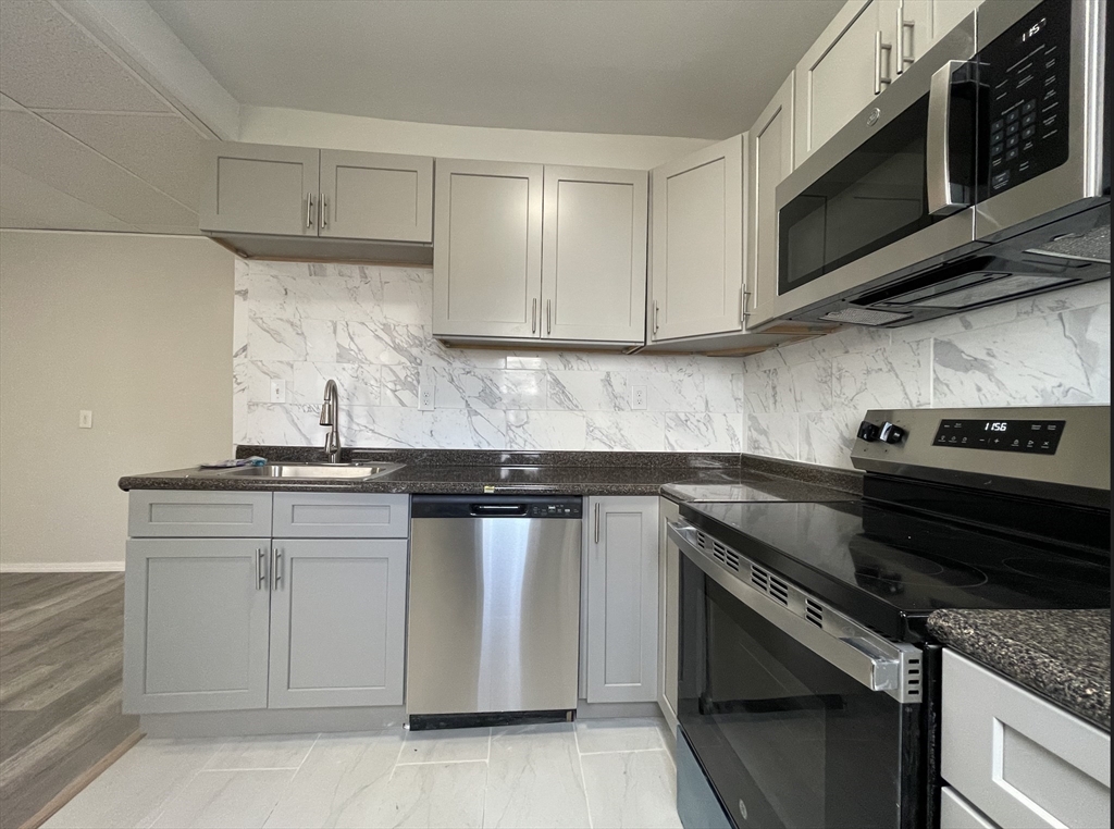 3 bed, 1 bath apartment for rent at 22 Douglas St Unit 1, Worcester — photo 10 of 13