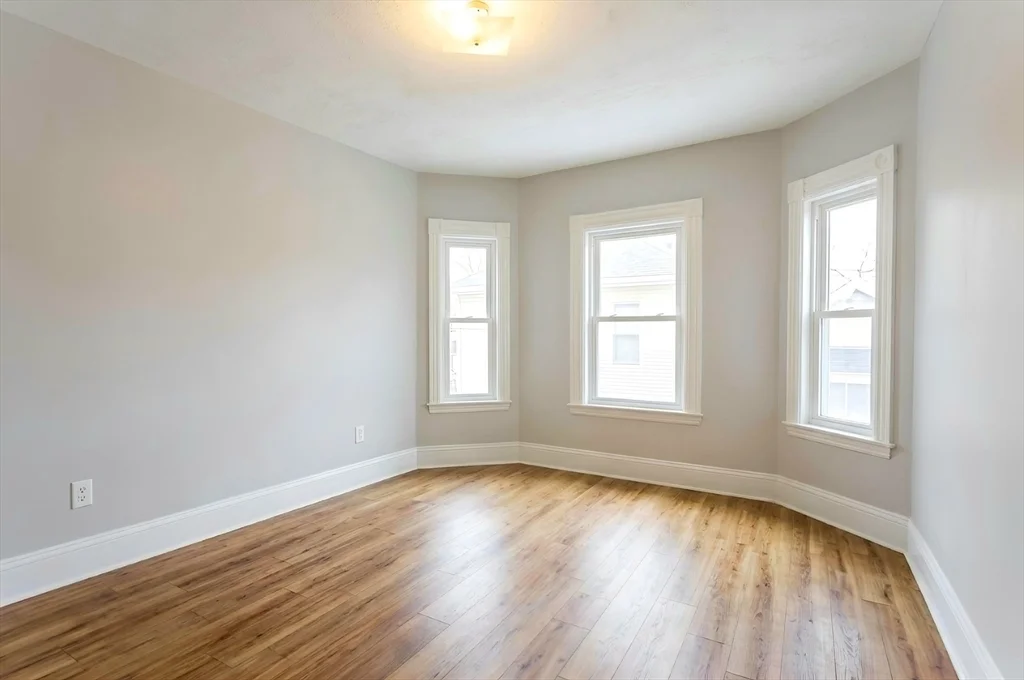 5 bed, 1 bath apartment for rent at 22 Downer Ave Unit 2, Dorchester — photo 5 of 9