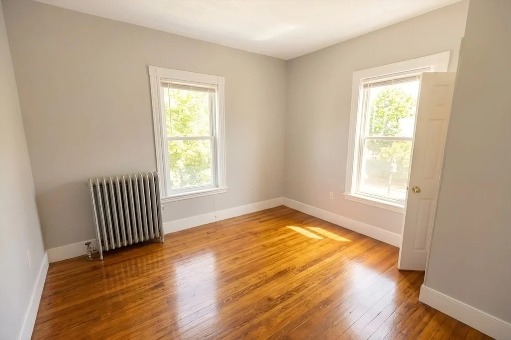 5 bed, 1 bath apartment for rent at 22 Downer Ave Unit 2, Dorchester — photo 4 of 9