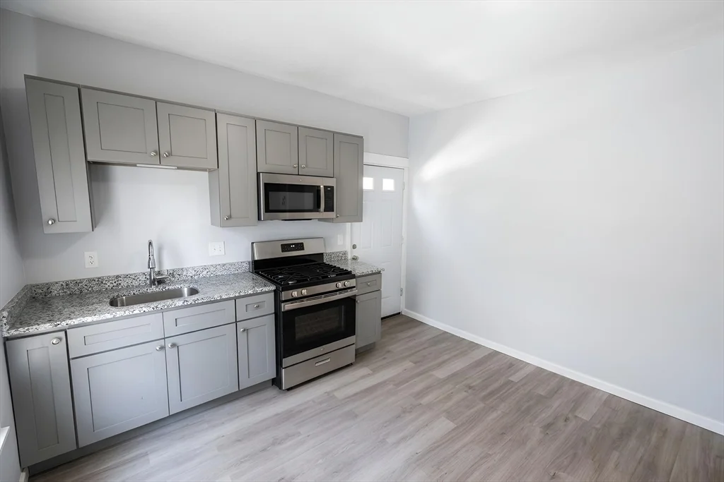 5 bed, 1 bath apartment for rent at 22 Downer Ave Unit 2, Dorchester — photo 3 of 9