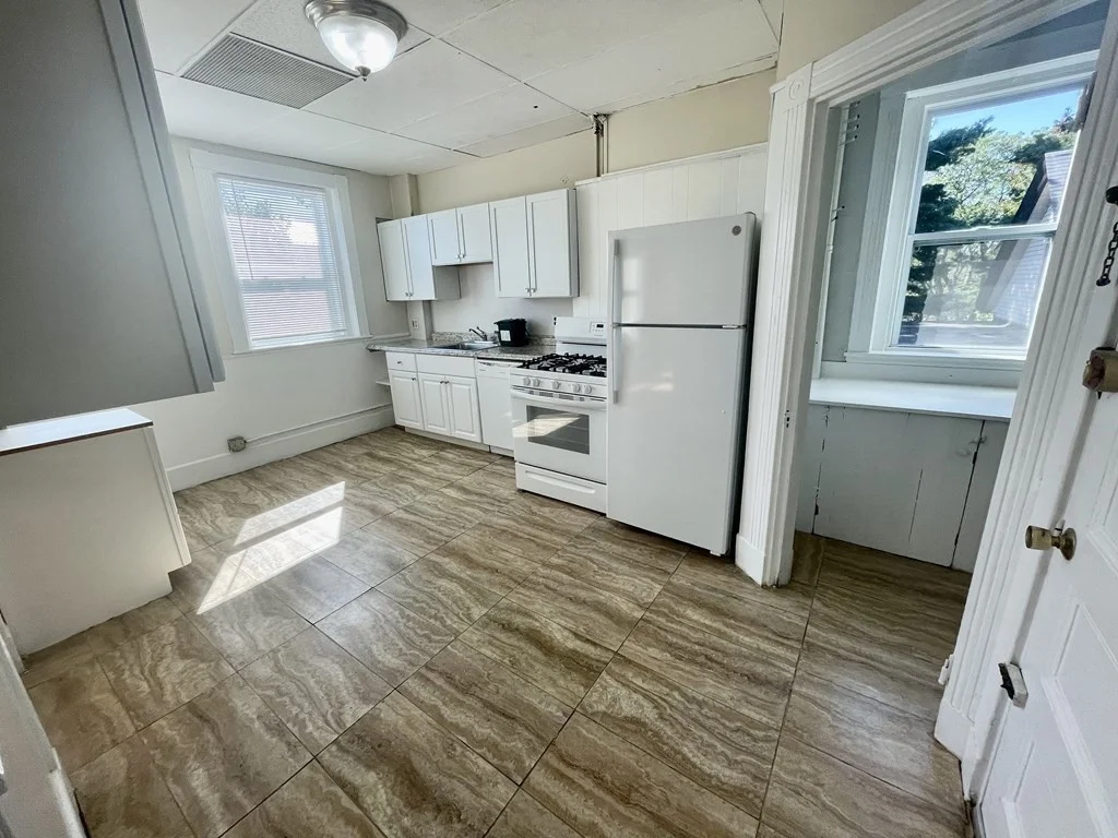 3 bed, 1 bath apartment for rent at 22 Dudley St Unit 3, North Cambridge — photo 2 of 8