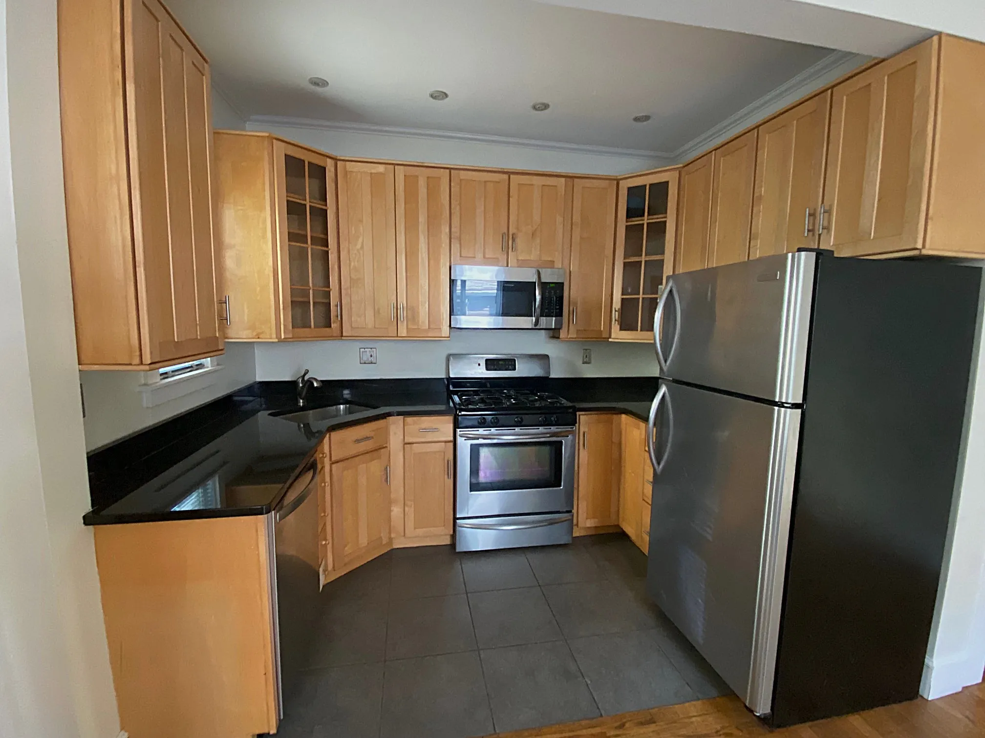 4 bed, 2 bath apartment for rent at 22 Eastburn, Brighton