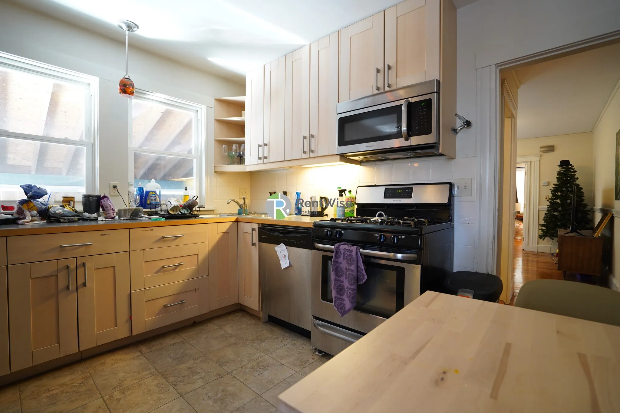 3 bed, 1 bath apartment for rent at 22 Edison Ave Unit 1, Medford — photo 5 of 16