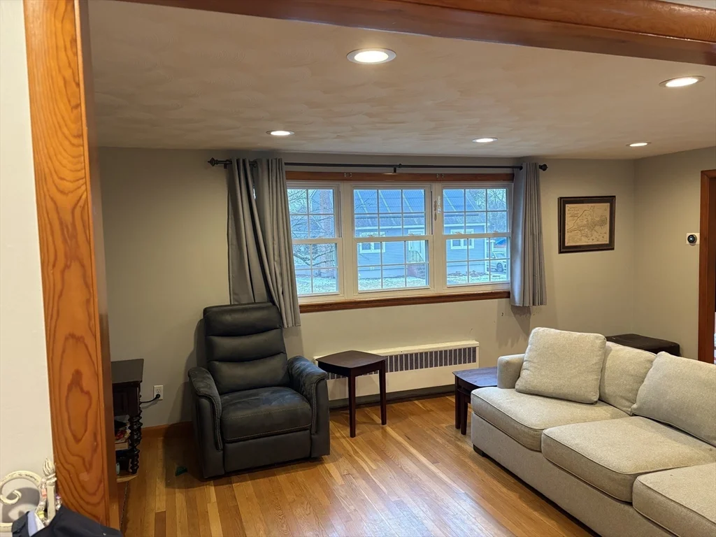 3 bed, 1 bath apartment for rent at 22 Farwell Ave, Hyde Park — photo 9 of 14