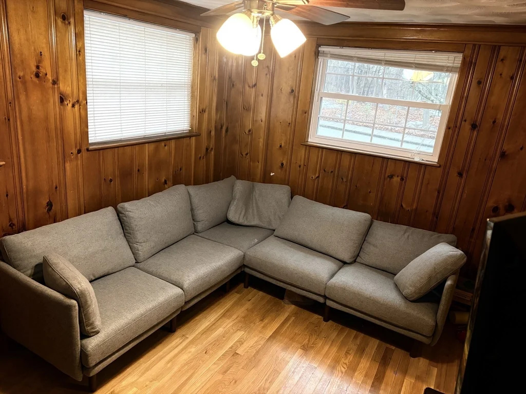 3 bed, 1 bath apartment for rent at 22 Farwell Ave, Hyde Park — photo 10 of 14
