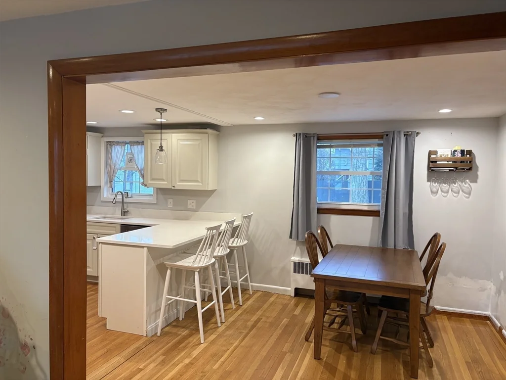 3 bed, 1 bath apartment for rent at 22 Farwell Ave, Hyde Park — photo 3 of 14