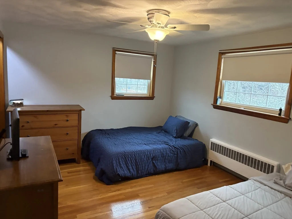 3 bed, 1 bath apartment for rent at 22 Farwell Ave, Hyde Park — photo 7 of 14