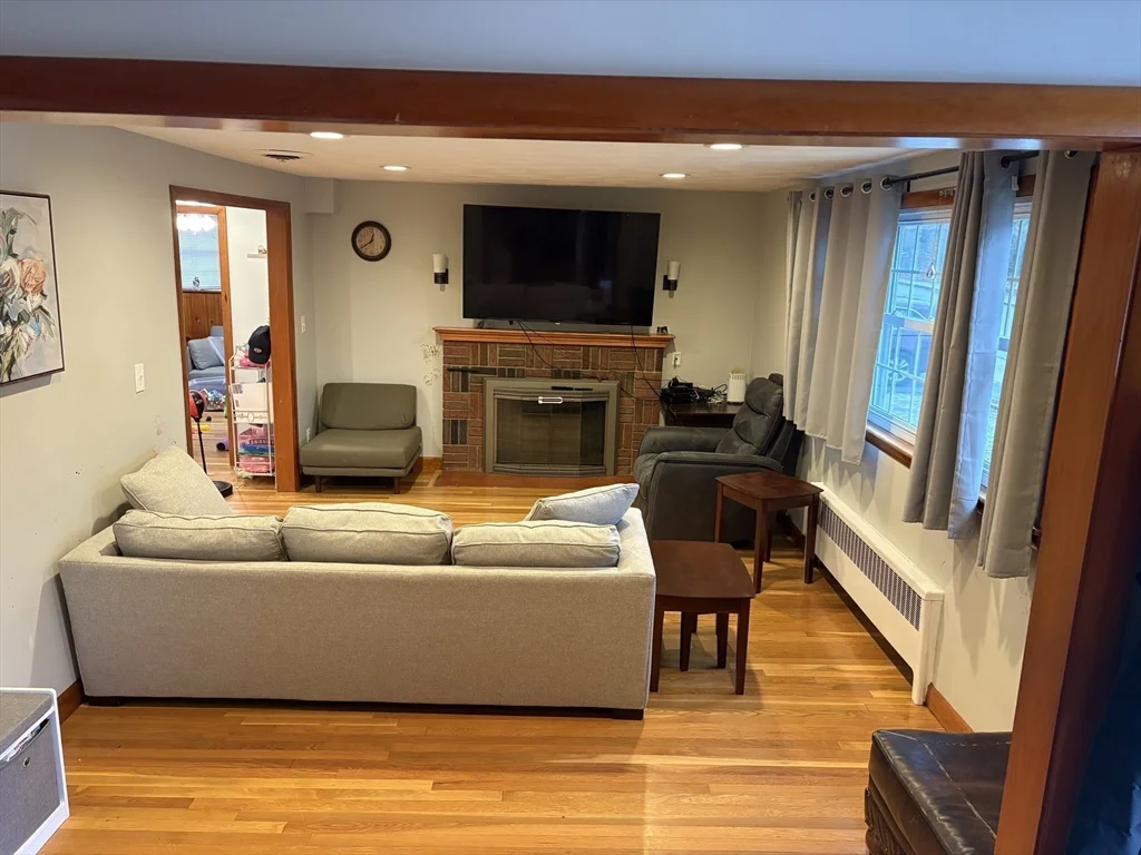 3 bed, 1 bath apartment for rent at 22 Farwell Ave, Hyde Park — photo 8 of 14
