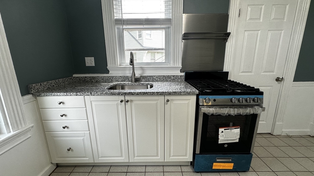 Studio bed, 1 bath apartment for rent at 22 Federal Ave Unit 2, Quincy — photo 4 of 10