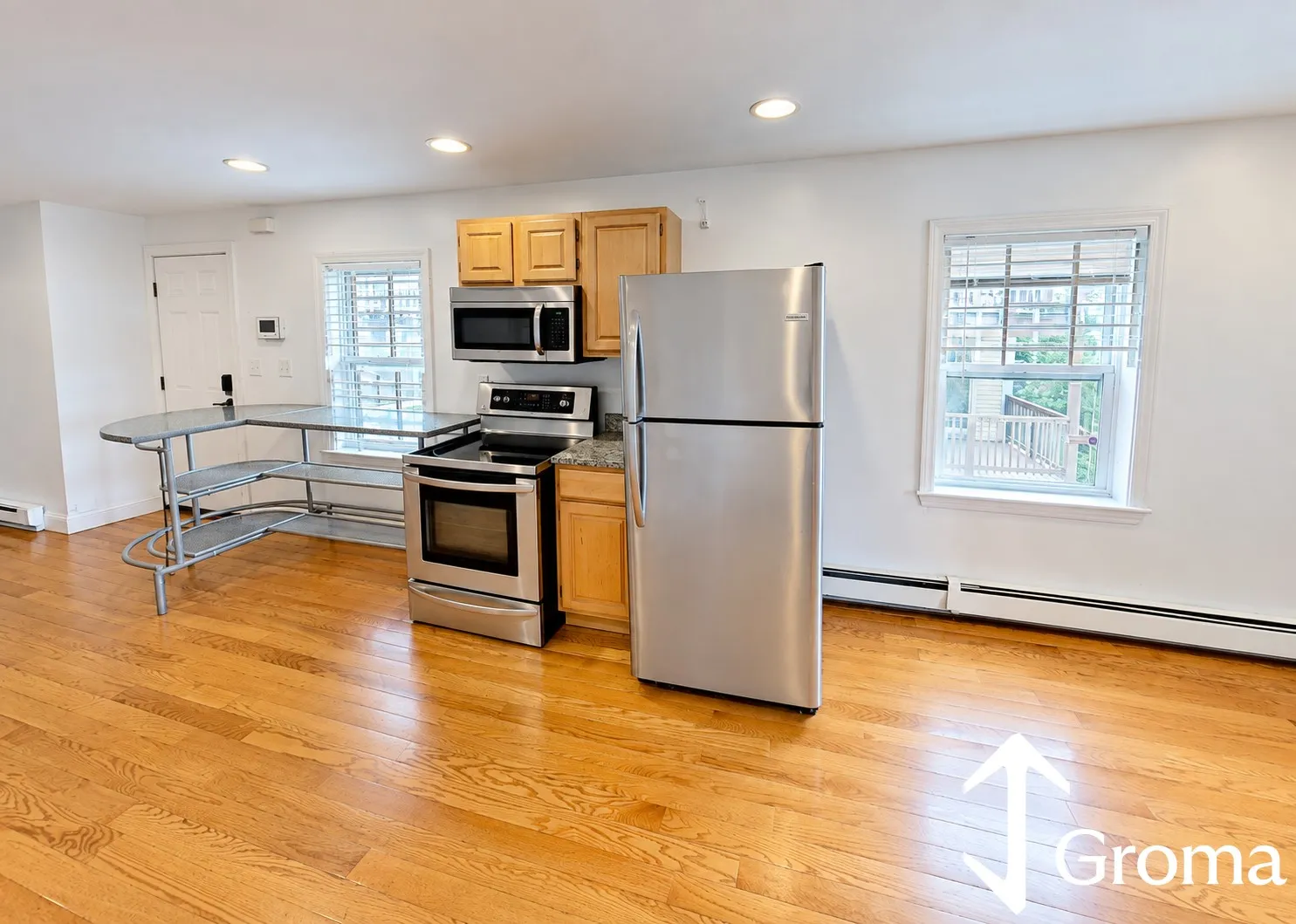 6 bed, 2 bath apartment for rent at 22 Fisher Ave Unit 1, Mission Hill — photo 2 of 9