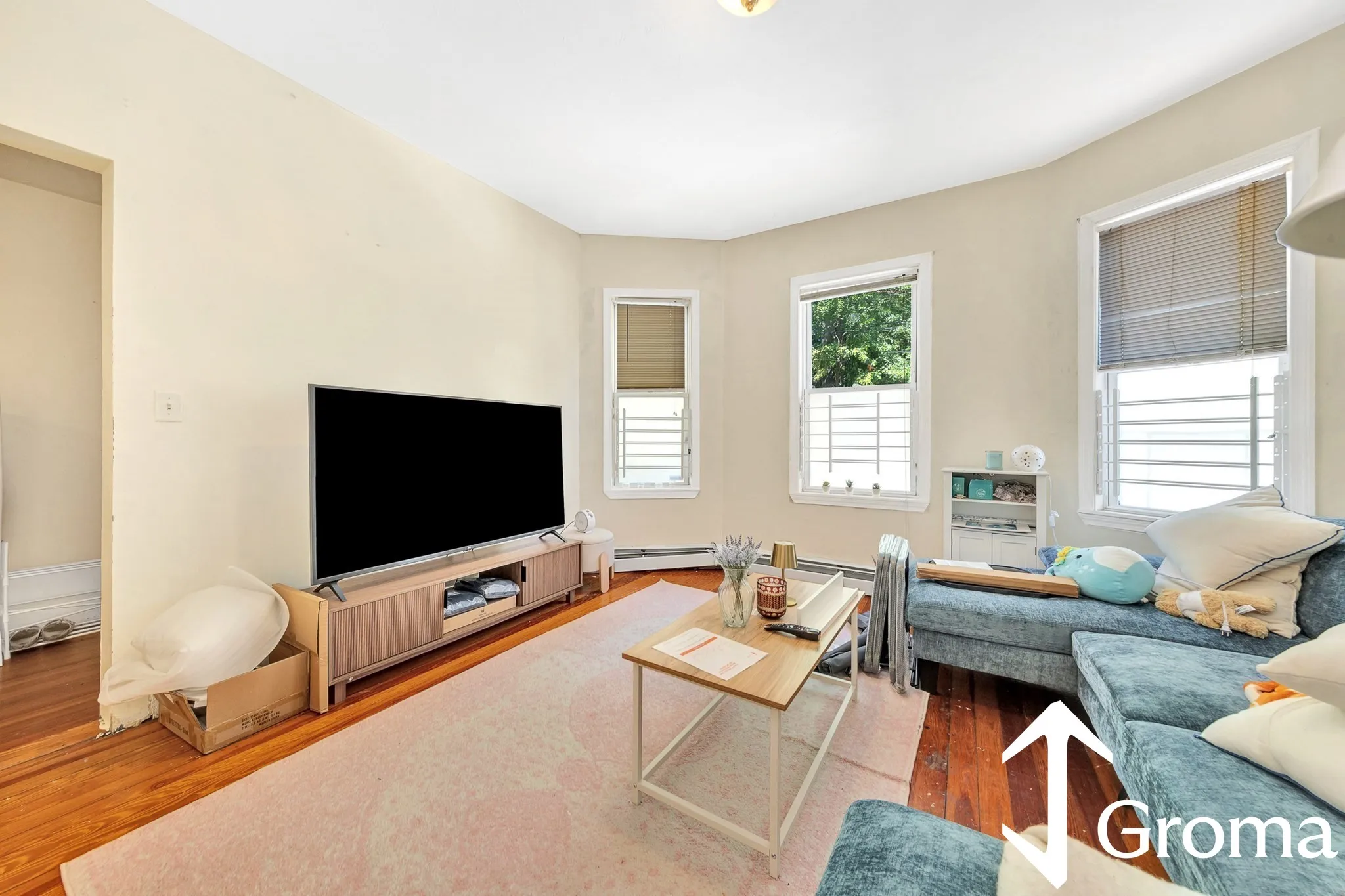 4 bed, 1 bath apartment for rent at 22 Fisher Ave Unit 2, Mission Hill — photo 2 of 15