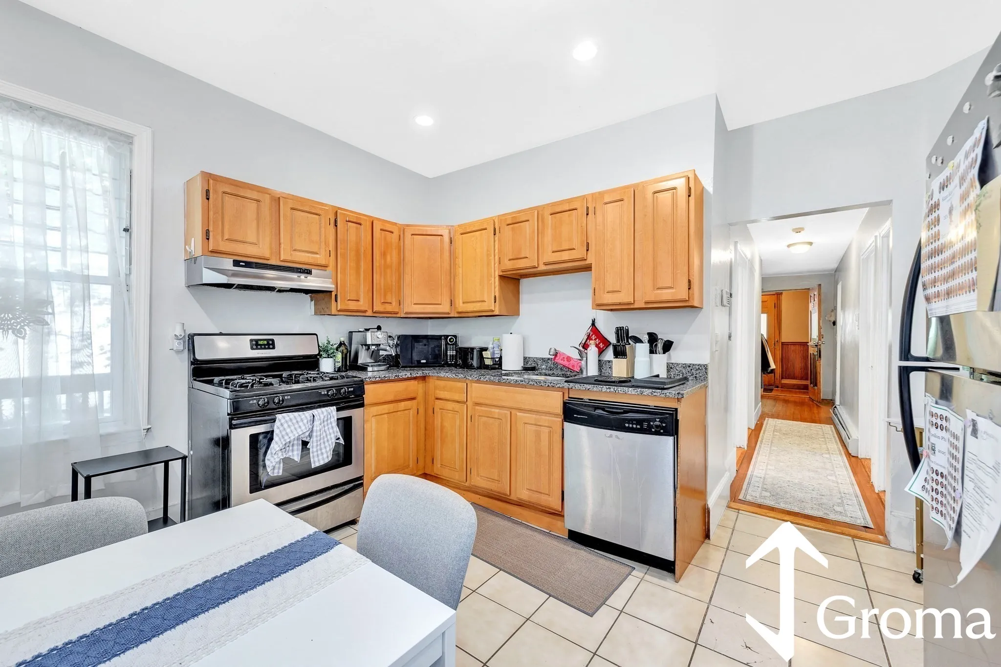 4 bed, 1 bath apartment for rent at 22 Fisher Ave Unit 2, Mission Hill — photo 4 of 15