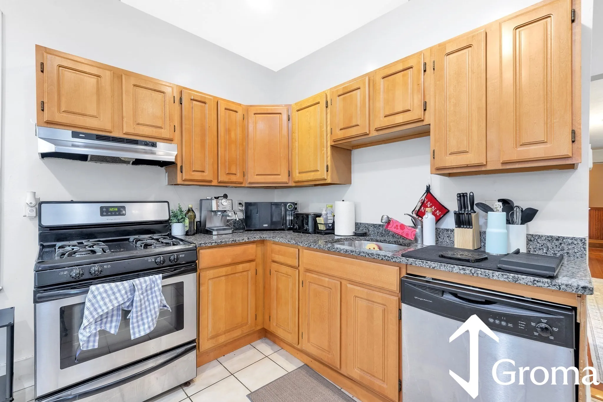 4 bed, 1 bath apartment for rent at 22 Fisher Ave Unit 2, Mission Hill — photo 5 of 15