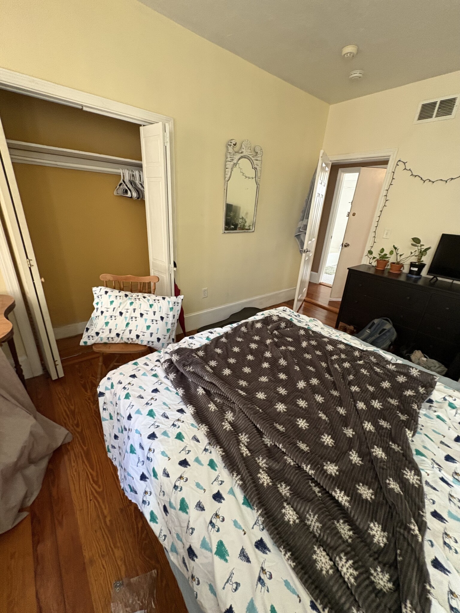 4 bed, 1 bath apartment for rent at 22 Fisher Ave Unit 3, Mission Hill — photo 7 of 16