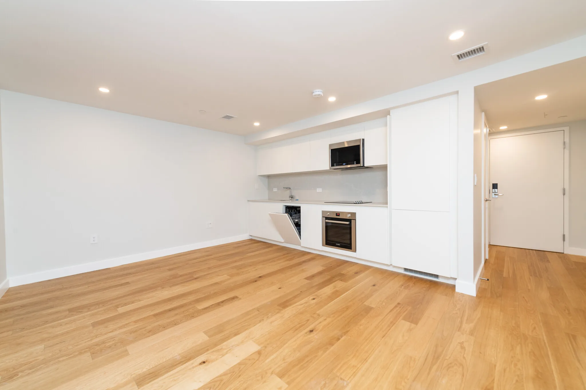 Studio bed, 1 bath apartment for rent at 22 Fleet St Unit 1, North End — photo 4 of 10