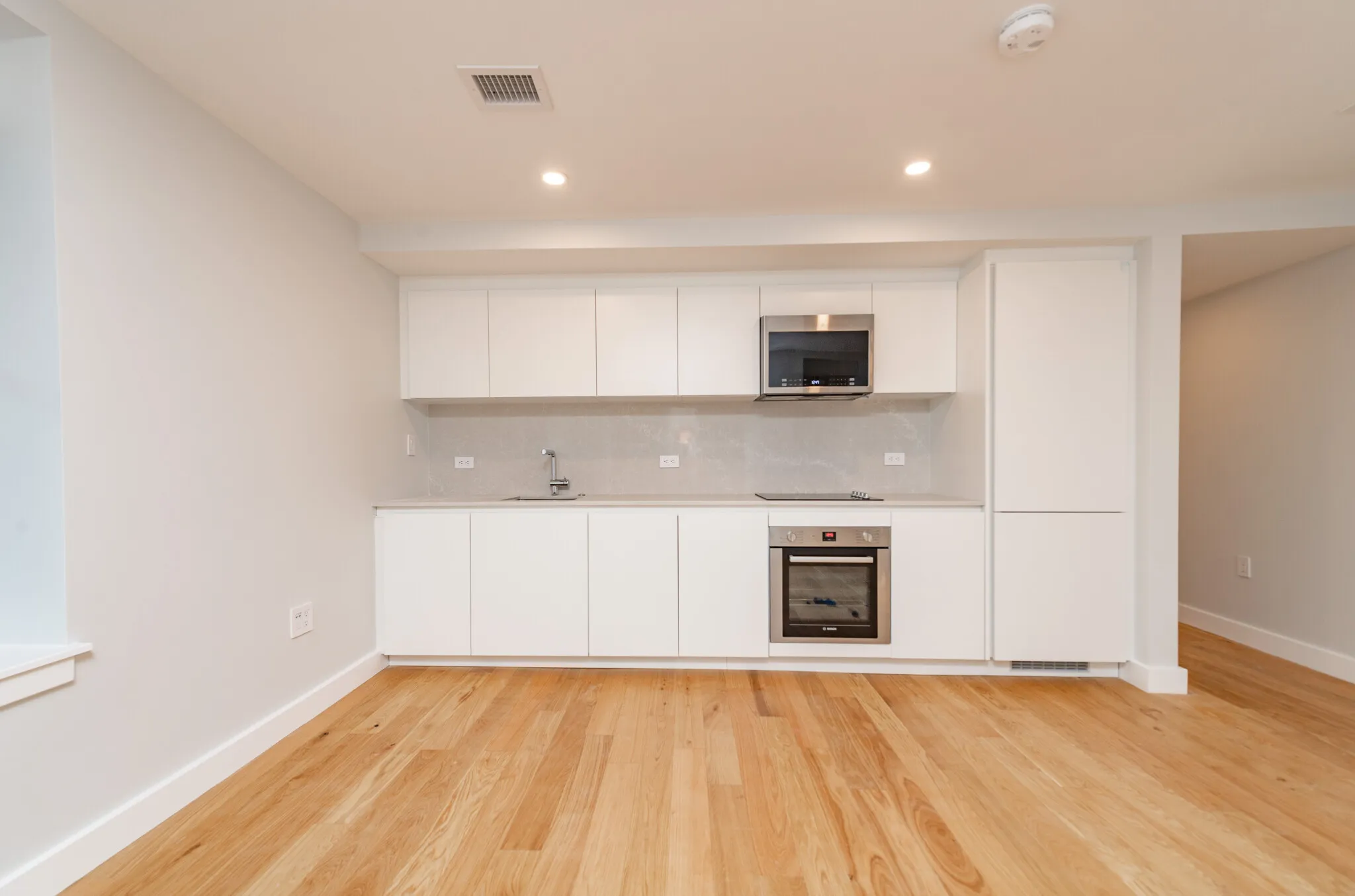 Studio bed, 1 bath apartment for rent at 22 Fleet St Unit 4, North End — photo 1 of 9