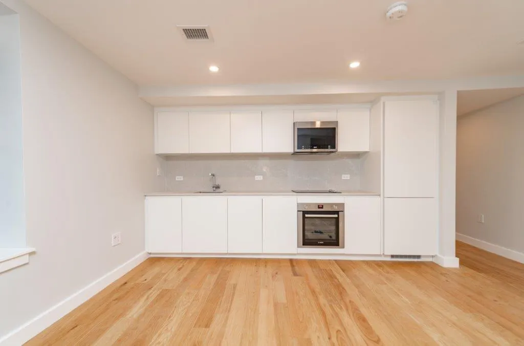 Studio bed, 1 bath apartment for rent at 22 Fleet St Unit 7, North End — photo 2 of 9