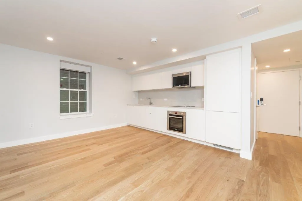 Studio bed, 1 bath apartment for rent at 22 Fleet St Unit 7A, North End — photo 1 of 9