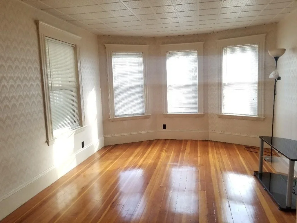 3 bed, 1 bath apartment for rent at 22 Flynt St Unit 22, North Quincy — photo 3 of 16