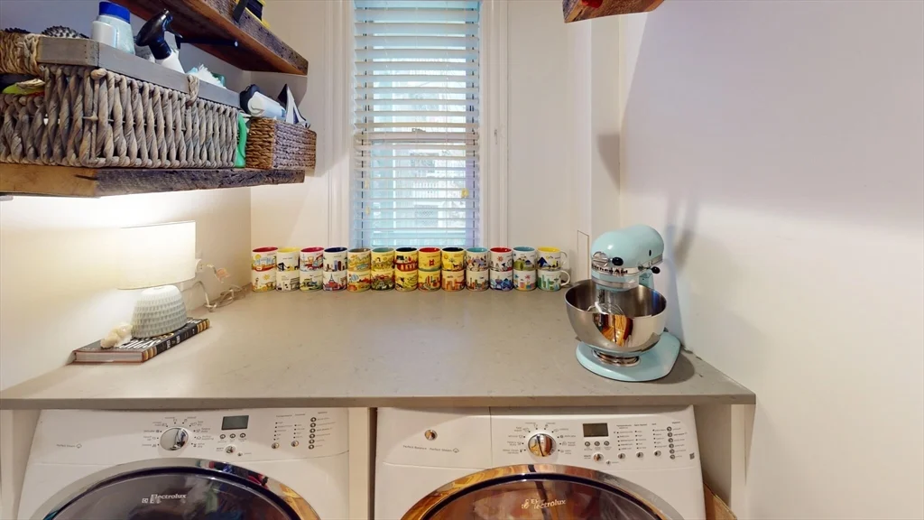 2 bed, 1 bath apartment for rent at 22 Forest Hills St Unit 2, Boston — photo 10 of 14