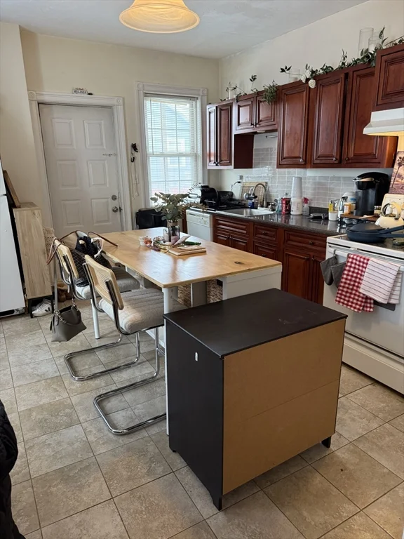 1 bed, 1 bath apartment for rent at 22 French Ave Unit 1, Braintree — photo 2 of 12