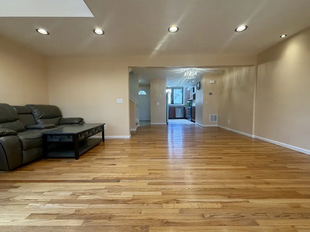 3 bed, 1 bath apartment for rent at 22 Gates Rd Unit B, Worcester — photo 6 of 21