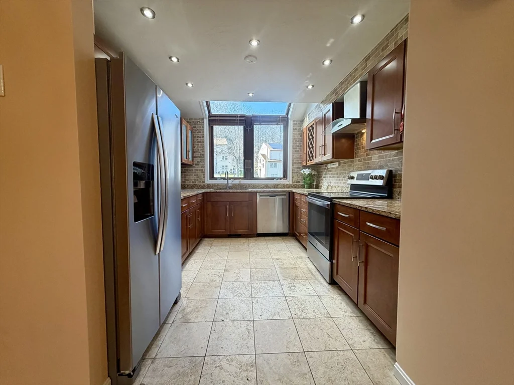3 bed, 1 bath apartment for rent at 22 Gates Rd Unit B, Worcester — photo 8 of 21