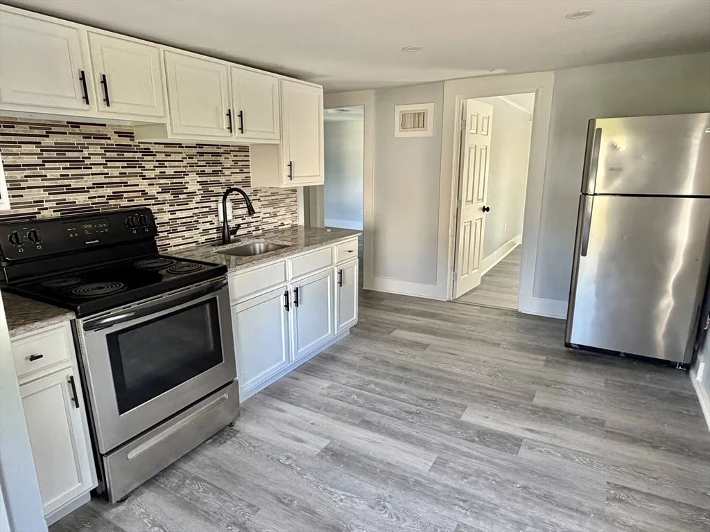 2 bed, 1 bath apartment for rent at 22 Gay Ter Unit 2, West Springfield — photo 3 of 10