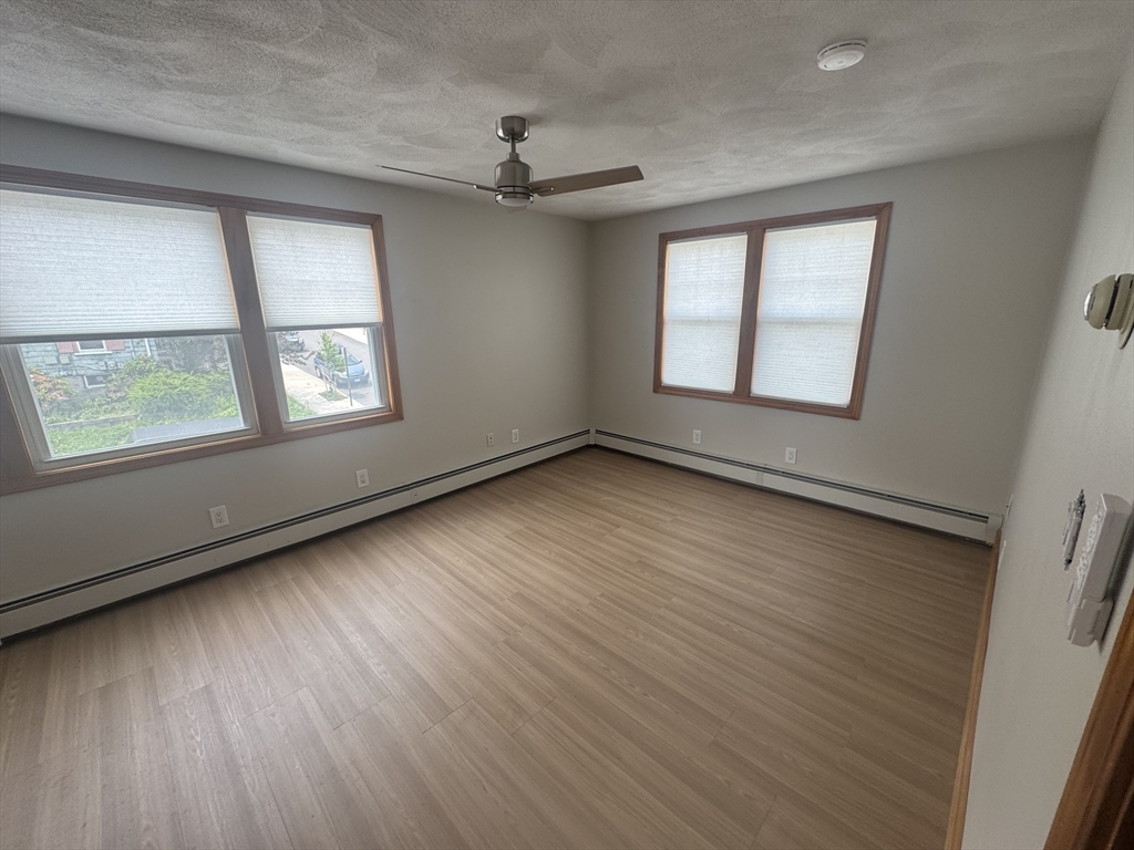 2 bed, 1 bath apartment for rent at 22 Glendale Ave Unit 2, Everett — photo 3 of 12