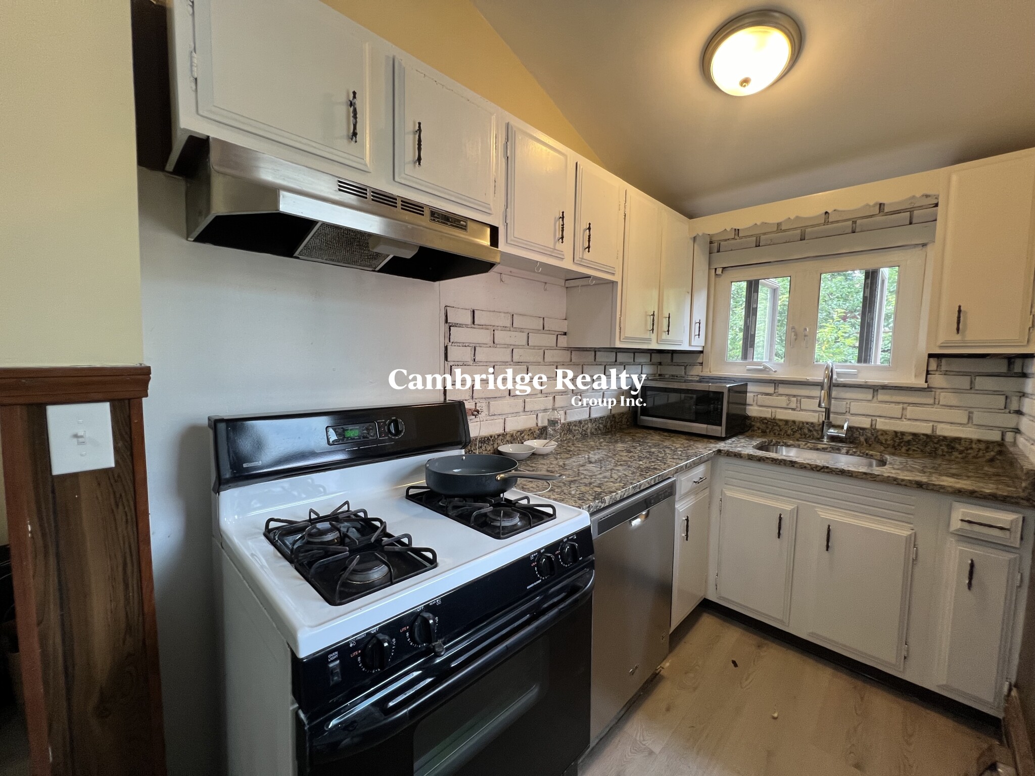 5 bed, 2 bath apartment for rent at 22 Grand View Ave Unit 2T, Prospect Hill