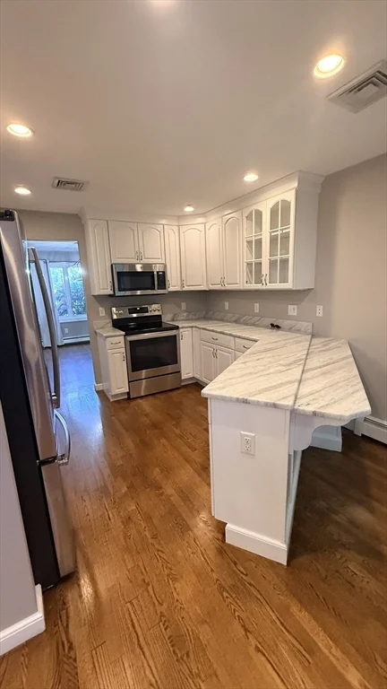 2 bed, 2 bath apartment for rent at 22 Grove Pl Unit 6, Winchester — photo 5 of 19