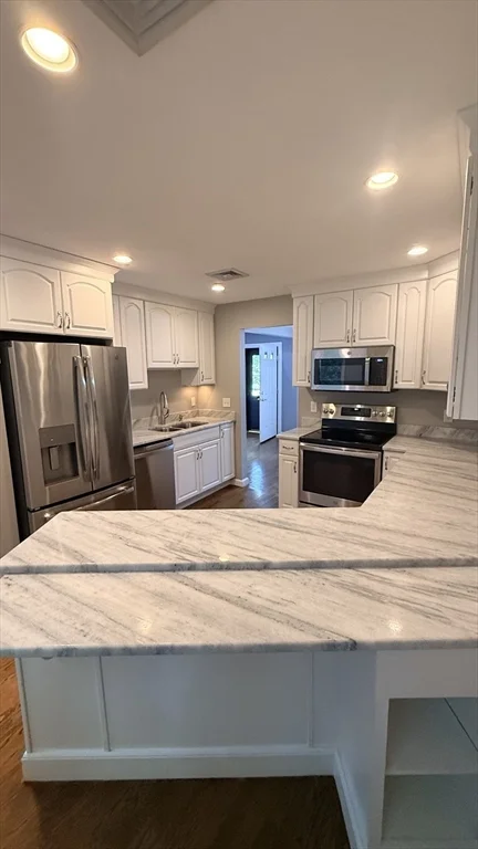 2 bed, 2 bath apartment for rent at 22 Grove Pl Unit 6, Winchester — photo 7 of 19