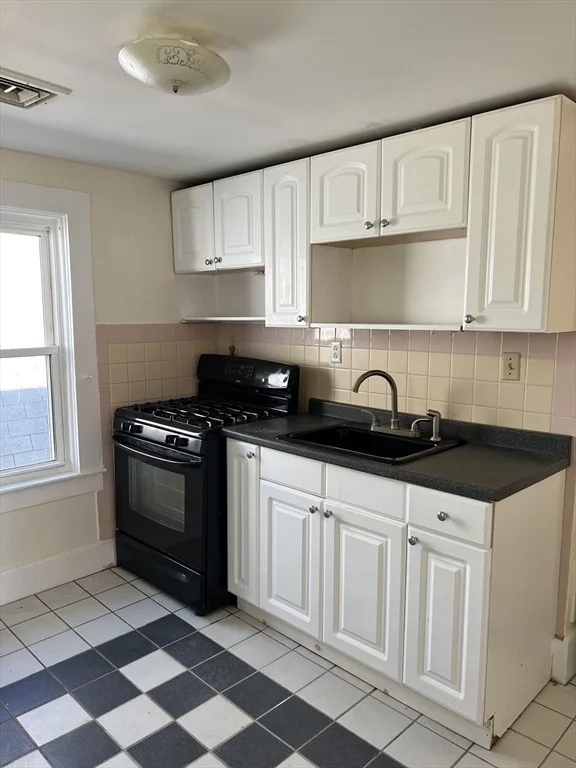 2 bed, 1 bath apartment for rent at 22 Grove St Unit 2, Wareham — photo 3 of 7