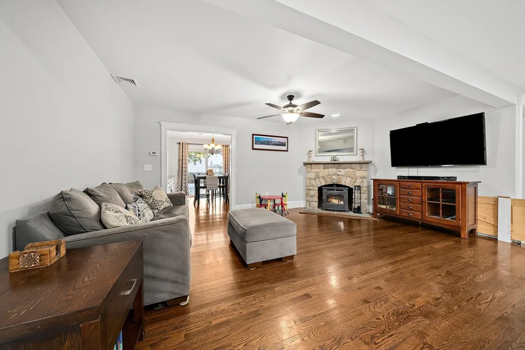 4 bed, 2 bath apartment for rent at 22 Hamilton St, Braintree — photo 3 of 26