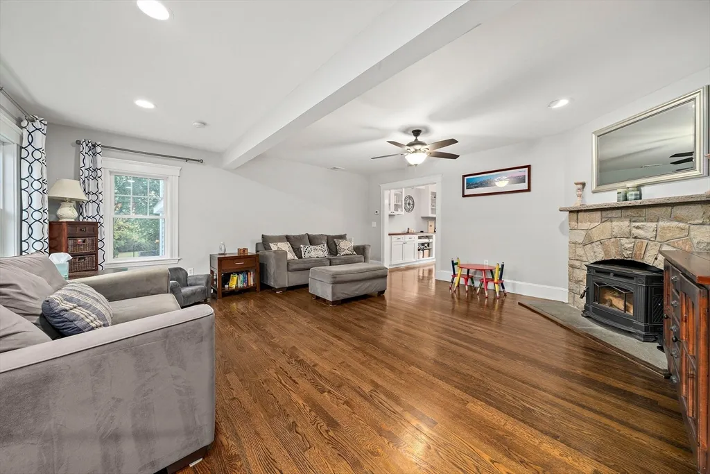 4 bed, 2 bath apartment for rent at 22 Hamilton St, Braintree — photo 4 of 26
