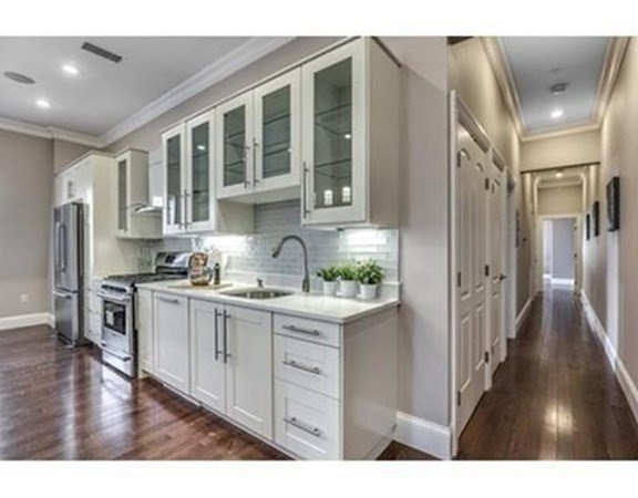 3 bed, 2 bath apartment for rent at 22 Hamlet St Unit 4, Prospect Hill — photo 3 of 18