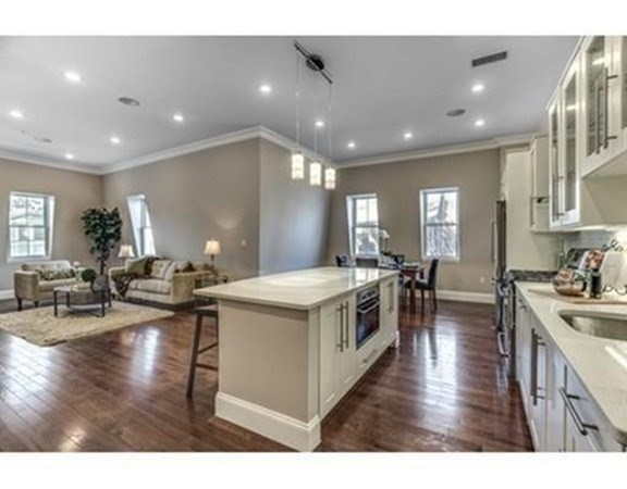 3 bed, 2 bath apartment for rent at 22 Hamlet St Unit 4, Prospect Hill — photo 2 of 18