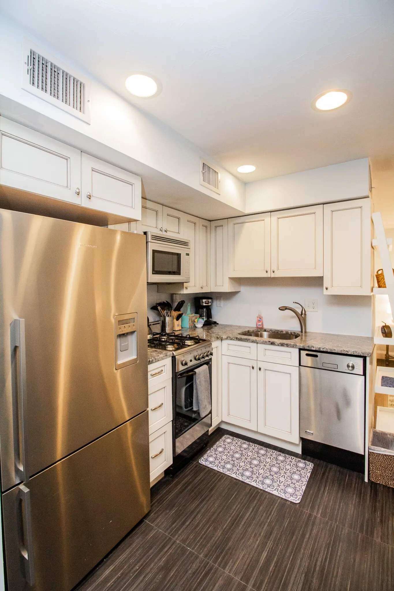Studio bed, 1 bath apartment for rent at 22 Hancock St Unit 102, Beacon Hill — photo 3 of 17