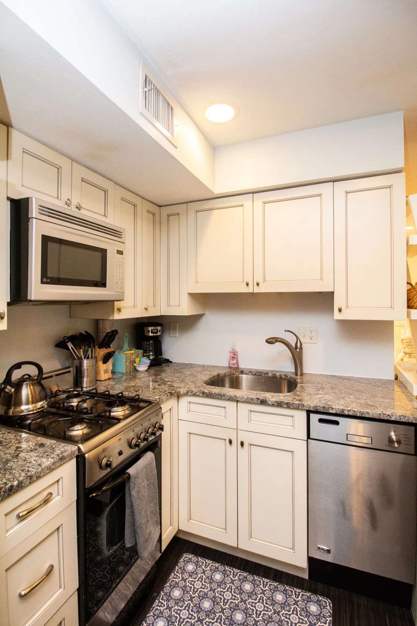 Studio bed, 1 bath apartment for rent at 22 Hancock St Unit 102, Beacon Hill — photo 5 of 17