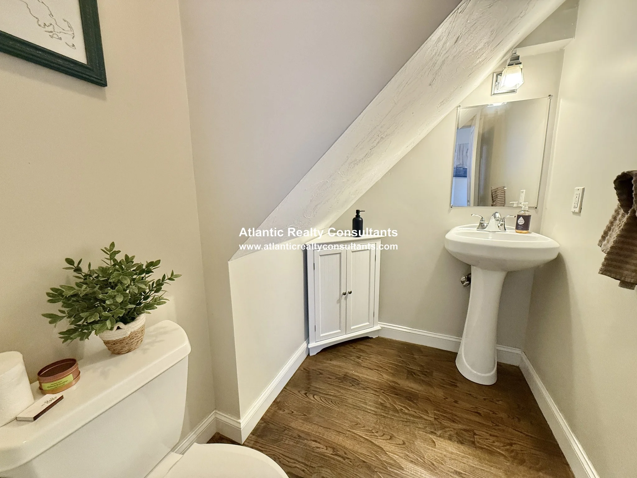 2 bed, 1.5 bath apartment for rent at 22 Hancock St Unit 23, Beacon Hill — photo 4 of 11