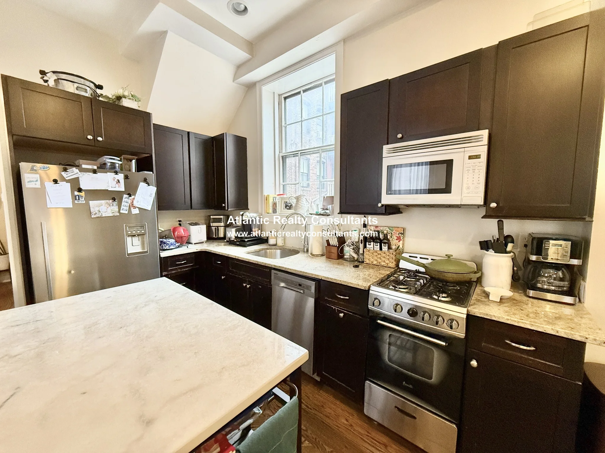 2 bed, 1.5 bath apartment for rent at 22 Hancock St Unit 23, Beacon Hill — photo 2 of 11