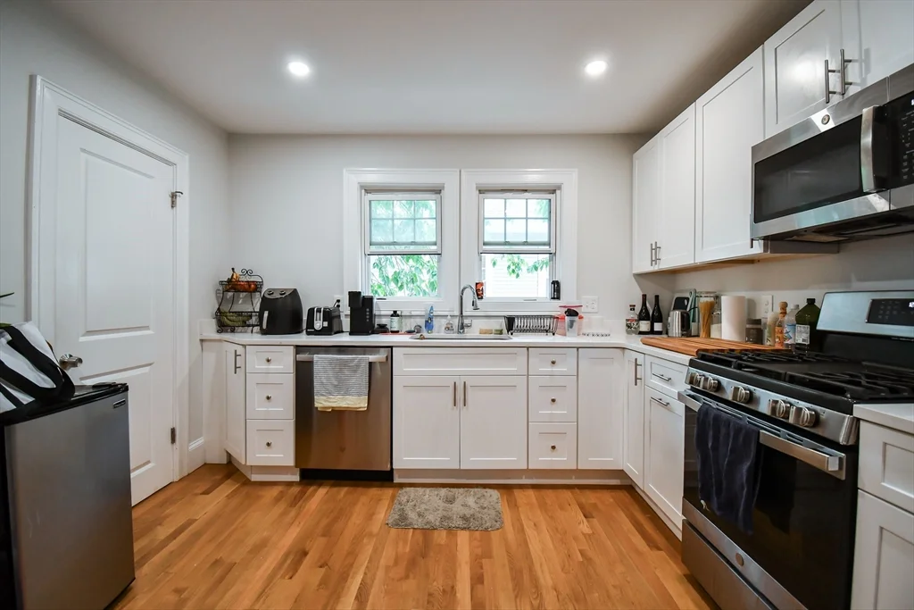 3 bed, 2 bath apartment for rent at 22 Harris Rd Unit 3, Medford — photo 3 of 14