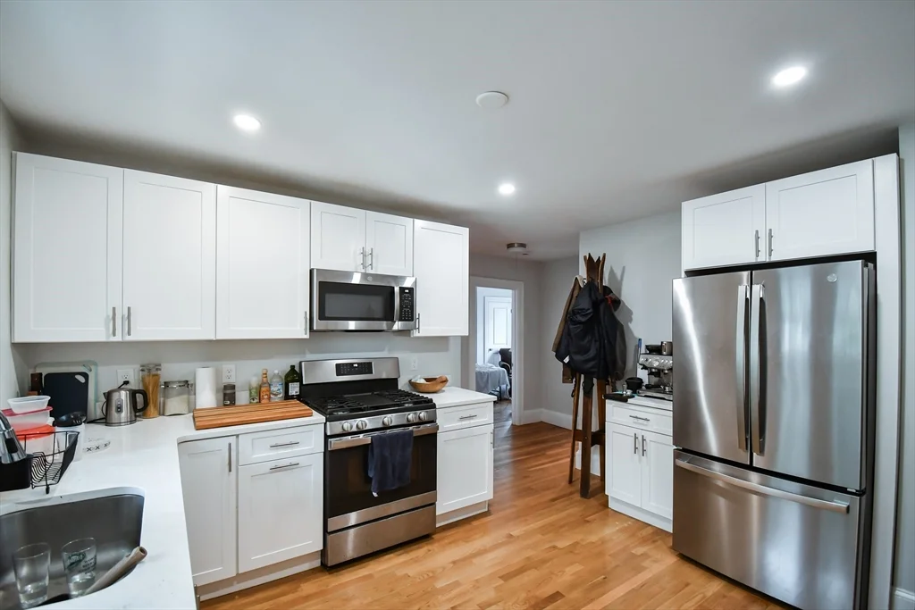 3 bed, 2 bath apartment for rent at 22 Harris Rd Unit 3, Medford — photo 2 of 14