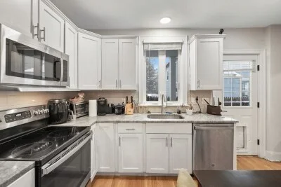 2 bed, 1 bath apartment for rent at 22 Henderson St Unit 1, Magoun Square — photo 13 of 19