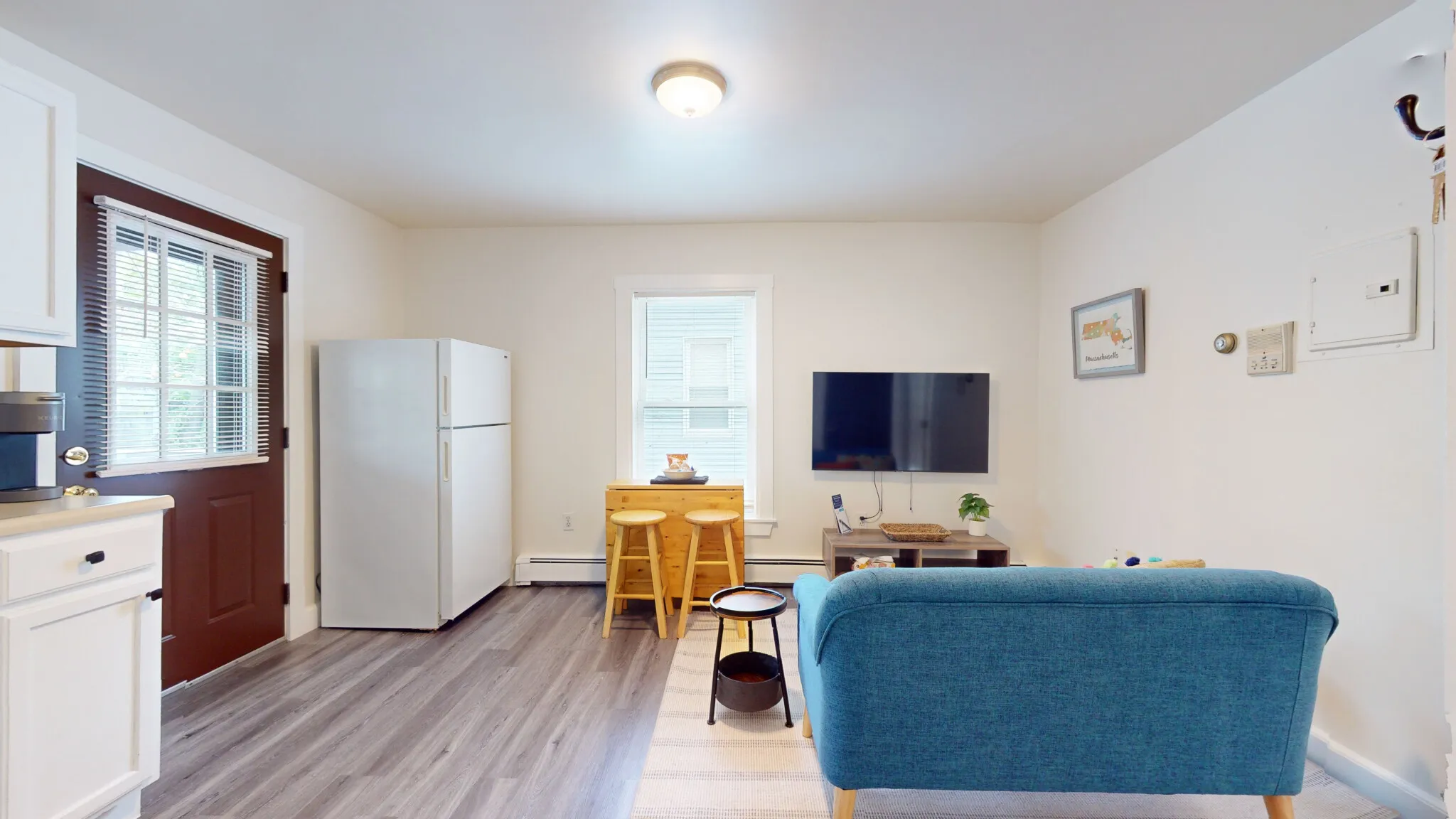 1 bed, 1 bath apartment for rent at 22 Hews St Unit 2, Riverside — photo 4 of 13
