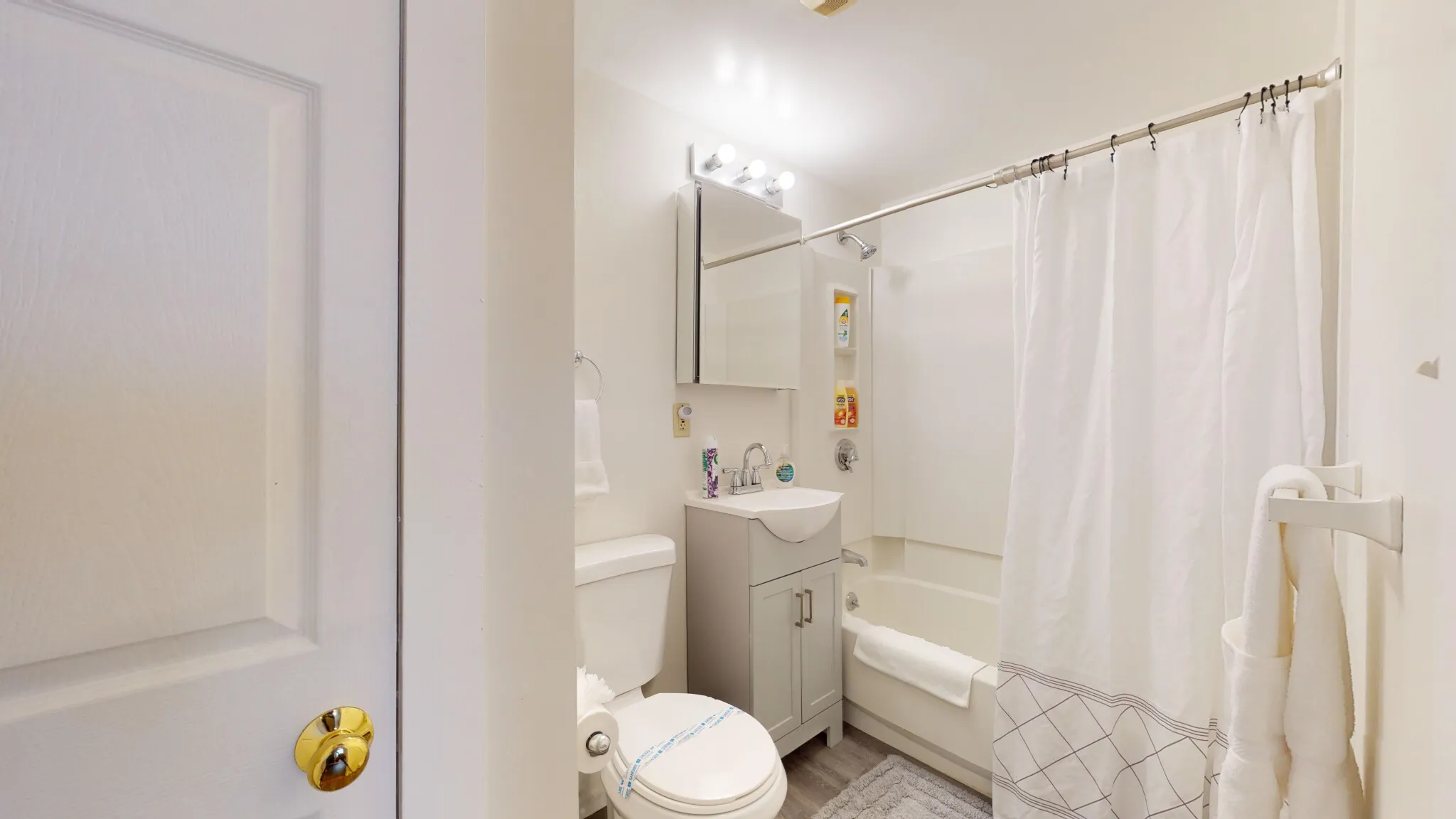 1 bed, 1 bath apartment for rent at 22 Hews St Unit 2, Riverside — photo 10 of 13