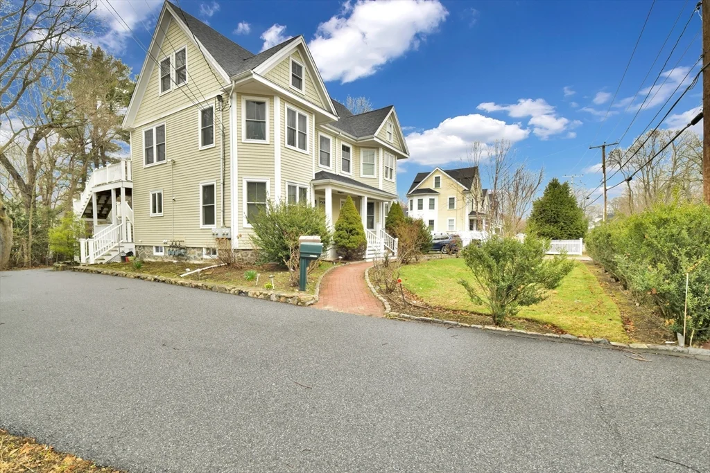 1 bed, 1 bath apartment for rent at 22 High St Unit 1, Needham — photo 3 of 20