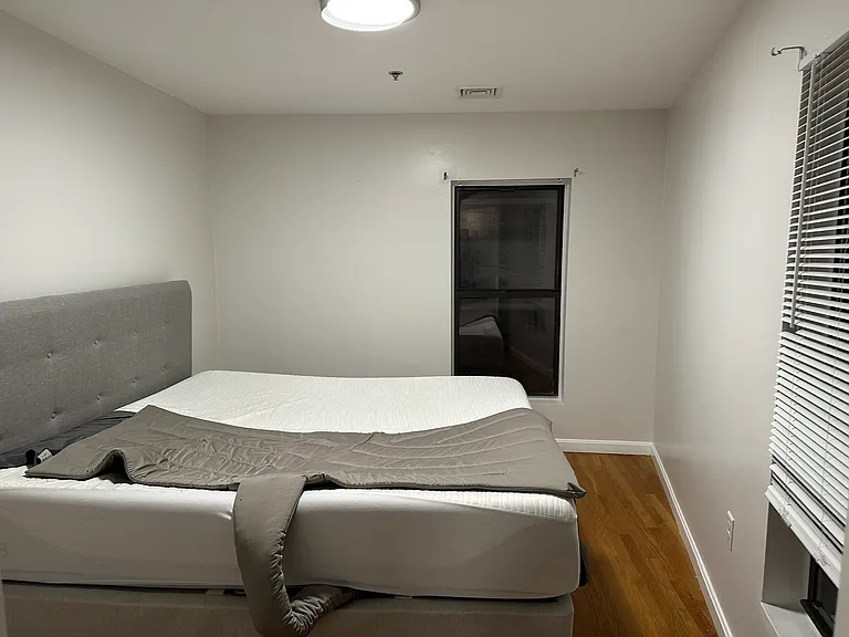 2 bed, 1 bath apartment for rent at 22 High St Unit 11, Medford — photo 2 of 8